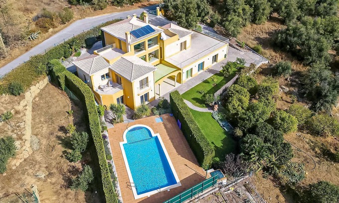 Caldas de Monchique Maison | This peaceful retreat is the ideal choice for anyone wishing to get away from it all and simply rela