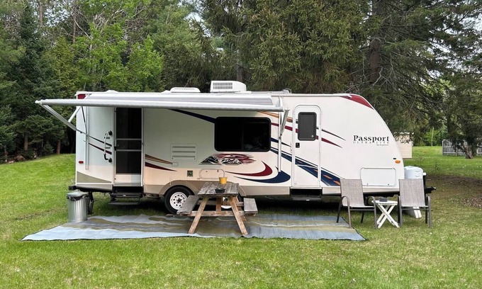 Cheboygan Maison | This rv is a 1 bedroom(s), 1 bathrooms, located in Cheboygan, MI.