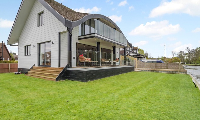 Wroxham Cottage | This stunning waterside home offers an amazing space for families and friends.