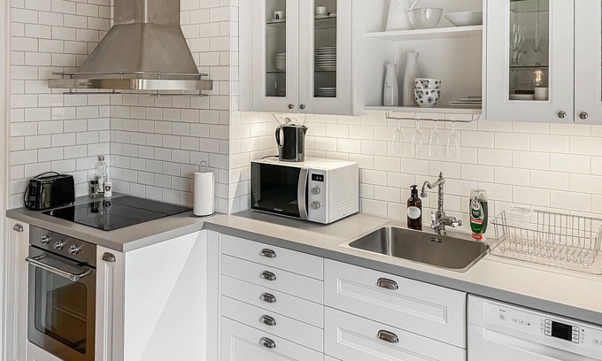 Alingsas Maison | This tasteful vacation home welcomes you to the café town of Alingsås on beautiful Lake Mjörn.