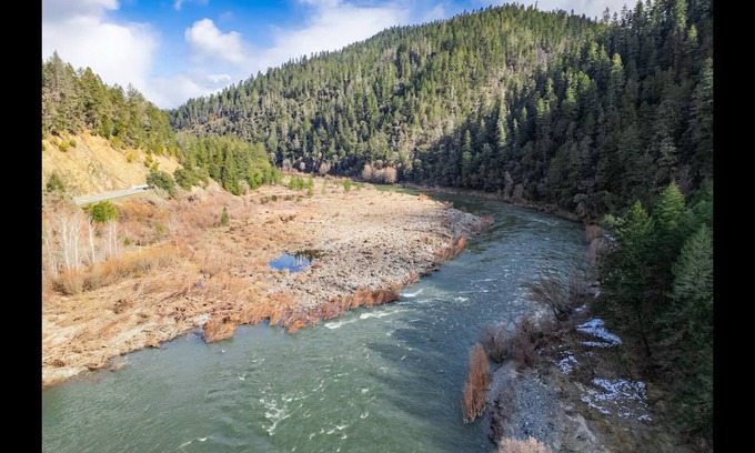 Galice Maison | This tranquil Rogue getaway near the famed Rogue River offers a chance to relax.