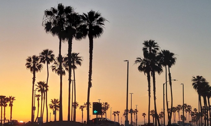 Westside Costa Mesa Cabine | This Venue is set up for hourly rates and/or overnights. Capacity 120 guests