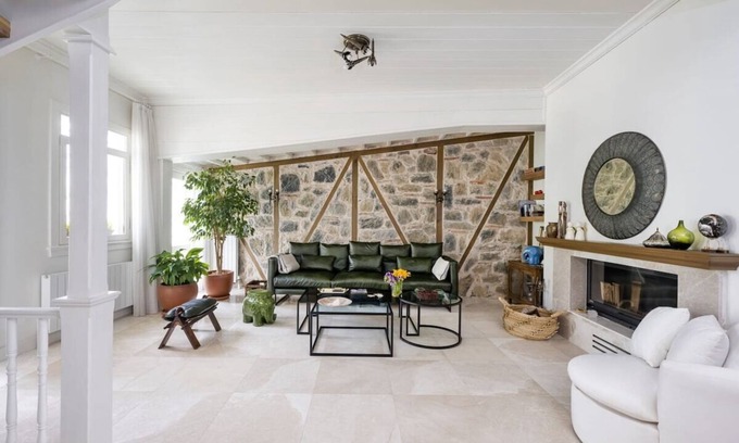 Beylerbeyi Villa | This villa is a 3 bedroom(s), 3 bathrooms, located in Üsküdar, İstanbul.