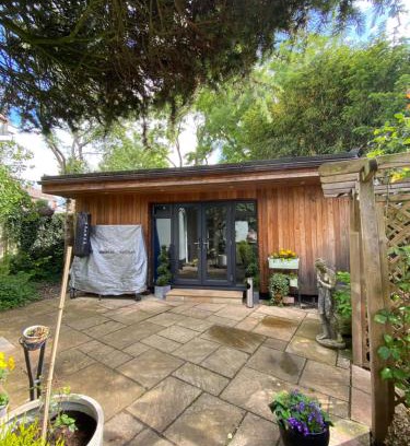 Hemel Hempstead Appartement | Thistle Lodge - Quiet Garden lodge with off road parking