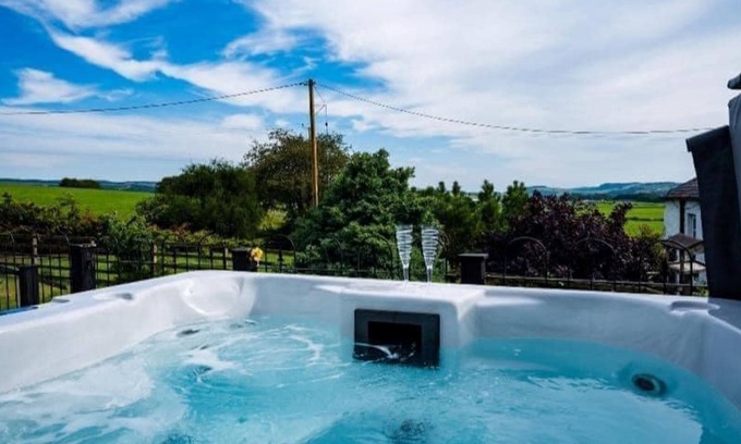 Thornhill Appartement | Thomas Carlyle Cottage - a cottage that sleeps 4 guests in 2 bedrooms