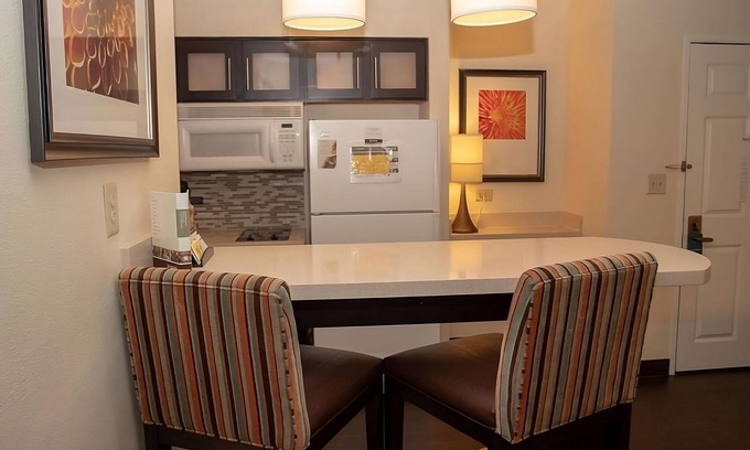 Vance Jackson Appartement | Three 2BR Suites with Full Kitchens! Close to The Alamo! With Pool Access!