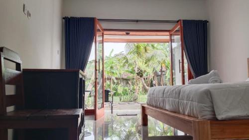 Mambal Maison | Three Angel House