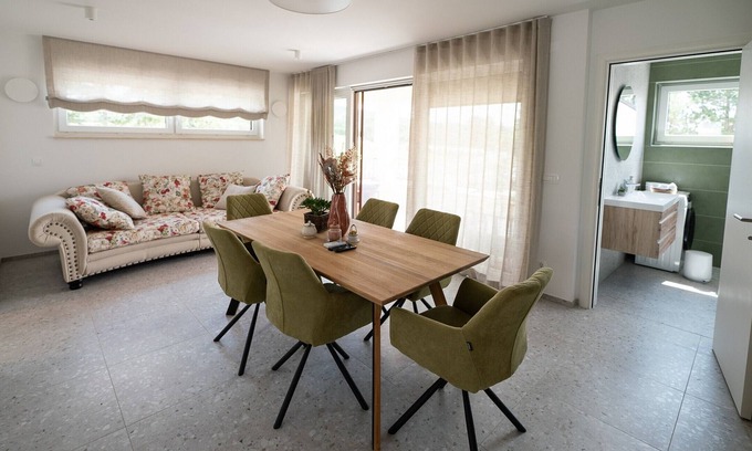 Sezana Appartement | Three Bedroom Apartment with Balcony in Karst
