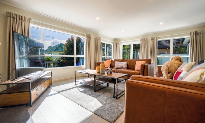 Somerville Maison | Three-Bedroom Home in Somerville