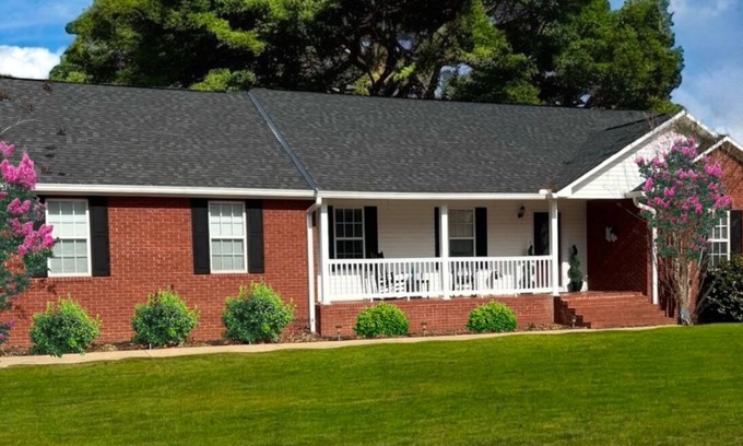 Oxford Maison | Three bedroom house in Oxford just minutes from Choccolocco Park and Talladega