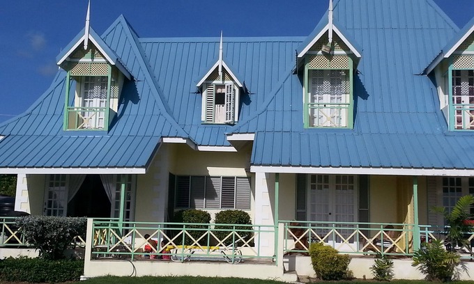 Black Rock Villa | Trois chambres avec 3 salles de bains et demi, Tobago Villa avec vue panoramique sur la mer