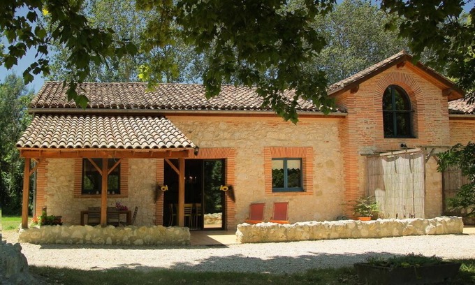 Vigueron Cottage | Trois gîtes nichés dans un grand domaine, autour d'une piscine chauffée à 27°.