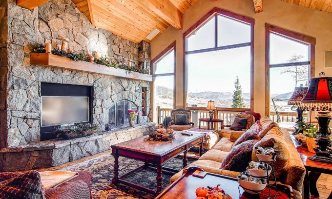 Three Peaks Maison | Three Peaks Mountain Lodge