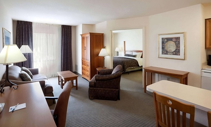 Vance Jackson Appartement | THREE Relaxing 1BR Suite with Free Breakfast and Kitchen! Pool, Pets Allowed!