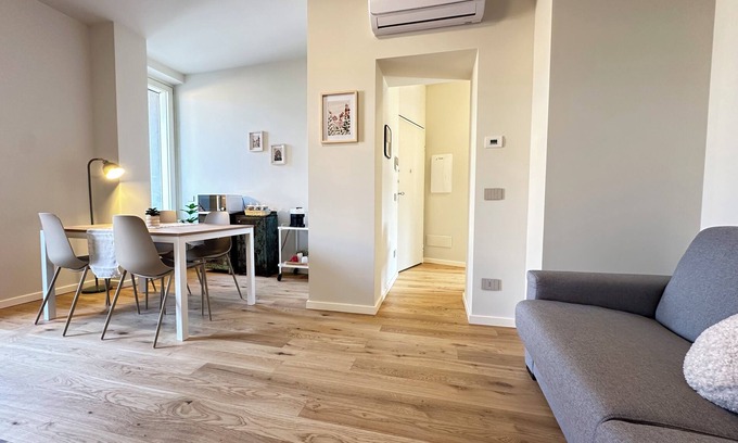 Cremona Appartement | Three-room World Map, Free Parking (2 bedrooms)