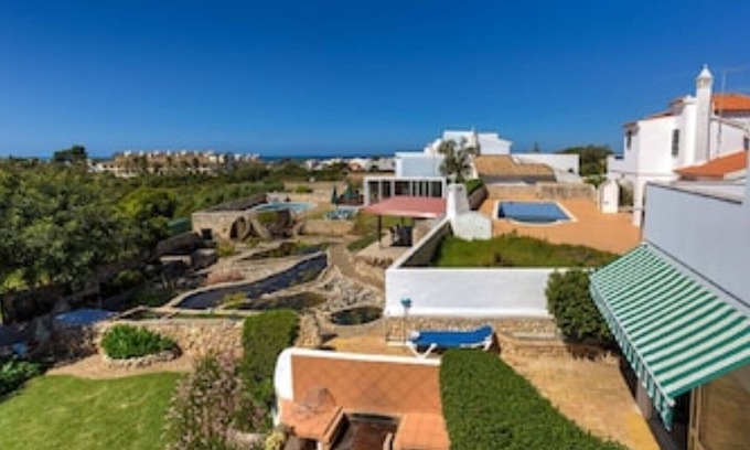 Carvoeiro Appartement | Three studio apartments & private pool in tranquil garden in Carvoeiro 498037