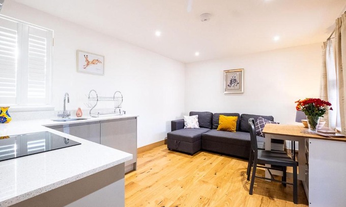 Pettistree Maison | Three Tuns Apartments - Sycamore