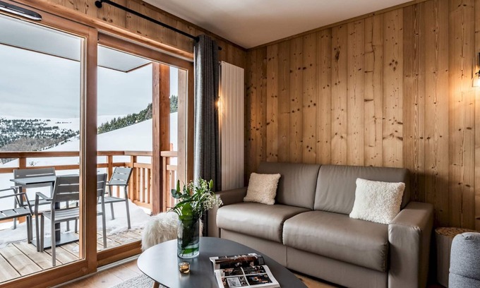 Cognet Appartement | THUJA - Modern Apartment in Luxury Residence