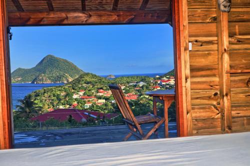 Grand Anse Maison | TI KAZ ANOLI Cottage en bois avec vue sur la baie