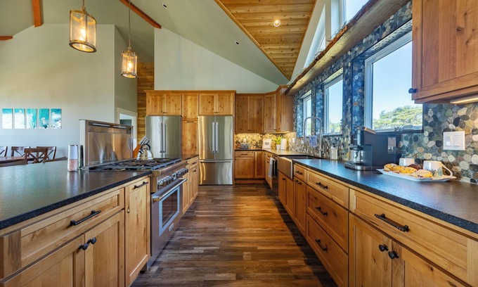 Seal Rock Maison | Tidal Treasure, Sleeps 12, Game Room, Oceanfront, Hot Tub, BBQ, Beach Access