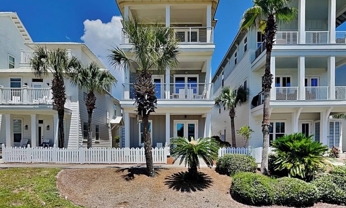 Dune Allen Beach Maison | Tide Me Over | Lux Home, Gulf View + Bikes