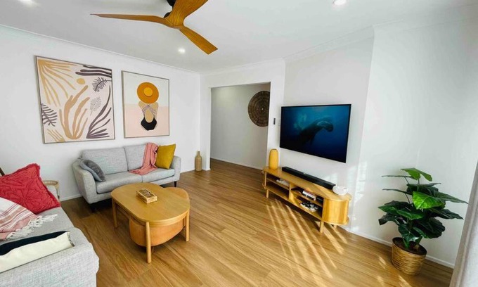 Vincentia Maison | Tide 'n' Seek: Family Beach House with Games Room