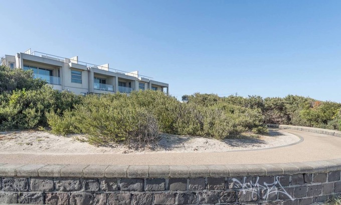 Bonbeach Appartement | Tides and Treasures Unveil Bonbeach Beachfront Bliss