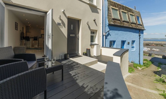 Port Saint Mary Cottage | Tides Reach - a holiday cottage that sleeps 2 guests in 1 bedroom