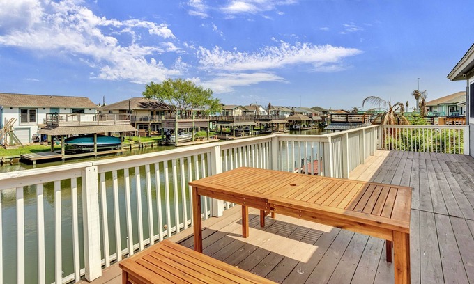 Bayou Vista Maison | Tiffany Blue Canal Home with Ocean Breeze