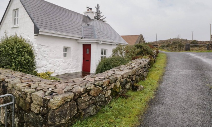 Inishmacatreer Cottage | Tigh Mhicïl, ROSMUC, COMTÉ DE GALWAY