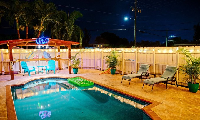 Southwest Maison | Tiki Hut / Pool 4 BR Coastal Cottage - vacances de rêve