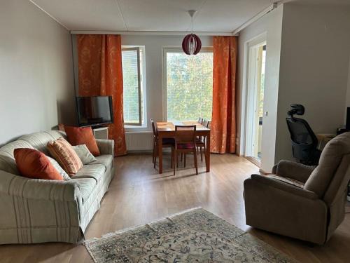 Vantaa City Centre Appartement | Tilava kolmio aseman vieressä kaksi makuuhuonetta