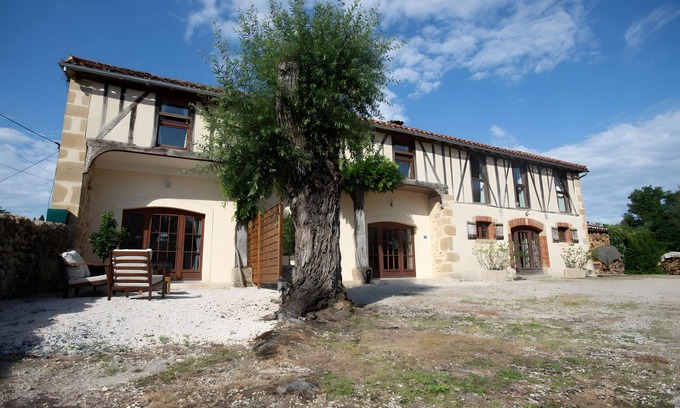 Tillac Maison | TILLACOTTAGE – Gîte Nina avec piscine, jardin & 3 suites, au cœur de la Gascogne
