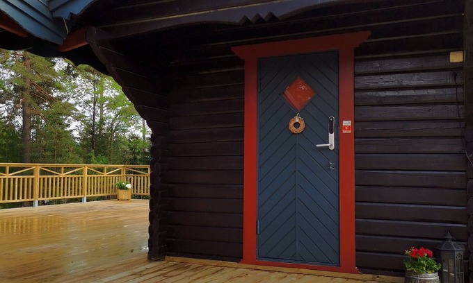 Karlstad Chalet De Ski | Timber cottage 1/2 with Jacuzzi close to the Vänern