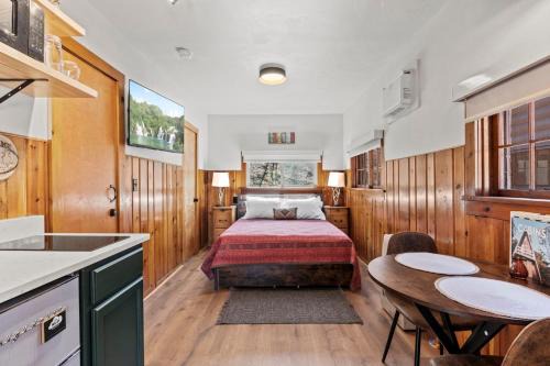 Colorado Springs Maison | Timber Lodge #7