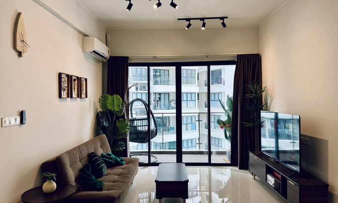 Central District Copropriété | Timber Lounge - 2BR Pool View Forest Haven