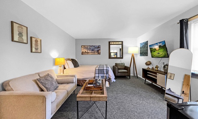 Ellicottville Cabine | Timberline Rentals - Downtown Ellicottville - Room 203