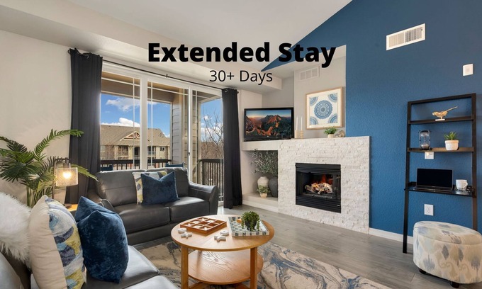 Side Hill Appartement | Timberline Retreat – King Bed, Fireplace & Pool!