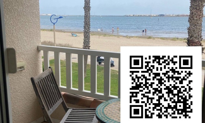 Gruissan Maison | Time out on the beach with a wide range of leisure activities.