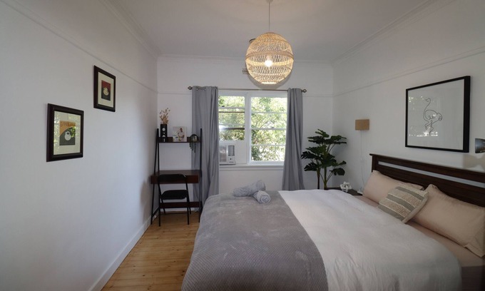 Heathmont Appartement | Timeless Allure near Train station and Costco