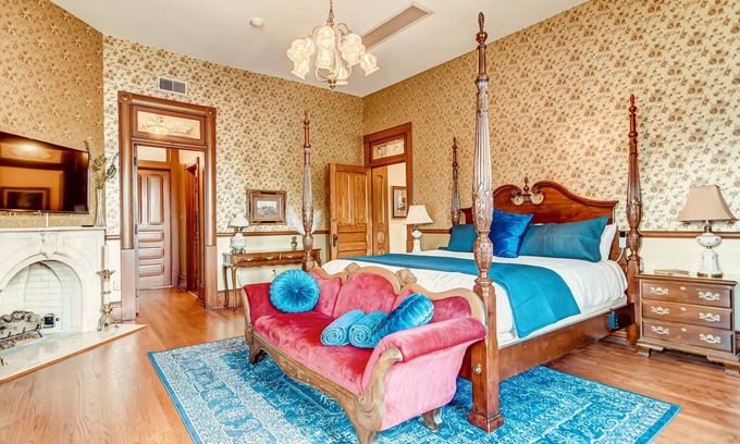 Springfield Maison | Timeless Elegance | Walk to Capitol & Attractions | Historic Luxury