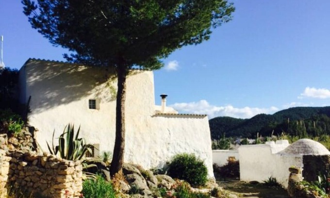 Sant Joan de Labritja Villa | "Timeless Ibiza Haven: Designer Countryside Escape by the sea “