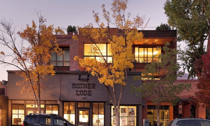Downtown Maison | Exclusive Aspen Penthouse | Rooftop w/ Mtn Views, Clubhouse, Firepit & Hot Tub