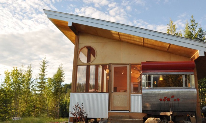 Mara Cabine | Tin Poppy - Glamping dans les collines de mélèzes à 25 minutes de Salmon Arm