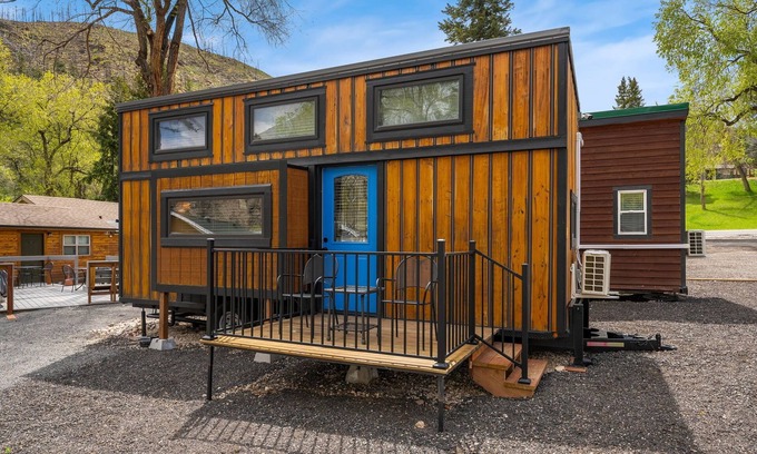 Poudre Park Cabine | Tiny 5- Profile Rock
