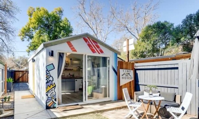Southeastern Sacramento Appartement | TINY ART HOUSE near the beat