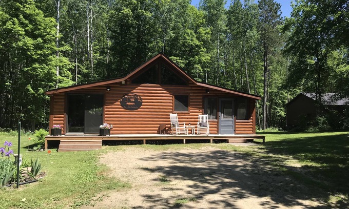 Longville Cabine | Tiny Cabin On Private 5 Acre Wooded Lot w/in 1.5 miles of WOMAN LAKE