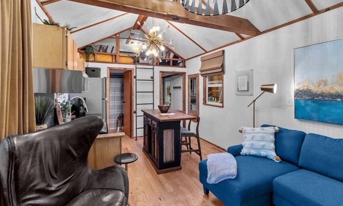 Shreveport Cabine | Tiny Emerald -Cabin on Emerald Isle with Kayaks! Emerald Isle Cabins, Shreveport, La.