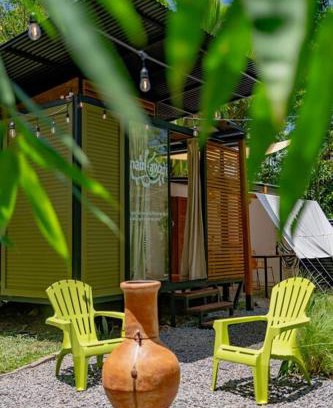 Pacuare Reserve Chalet De Ski | Tiny garden house