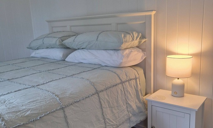 Kuranda Appartement | Tiny home in the rainforest. Relax with the Wallabies and abundant birdlife,